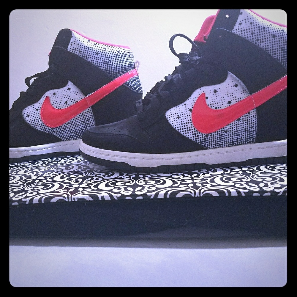 Wedge sneaker